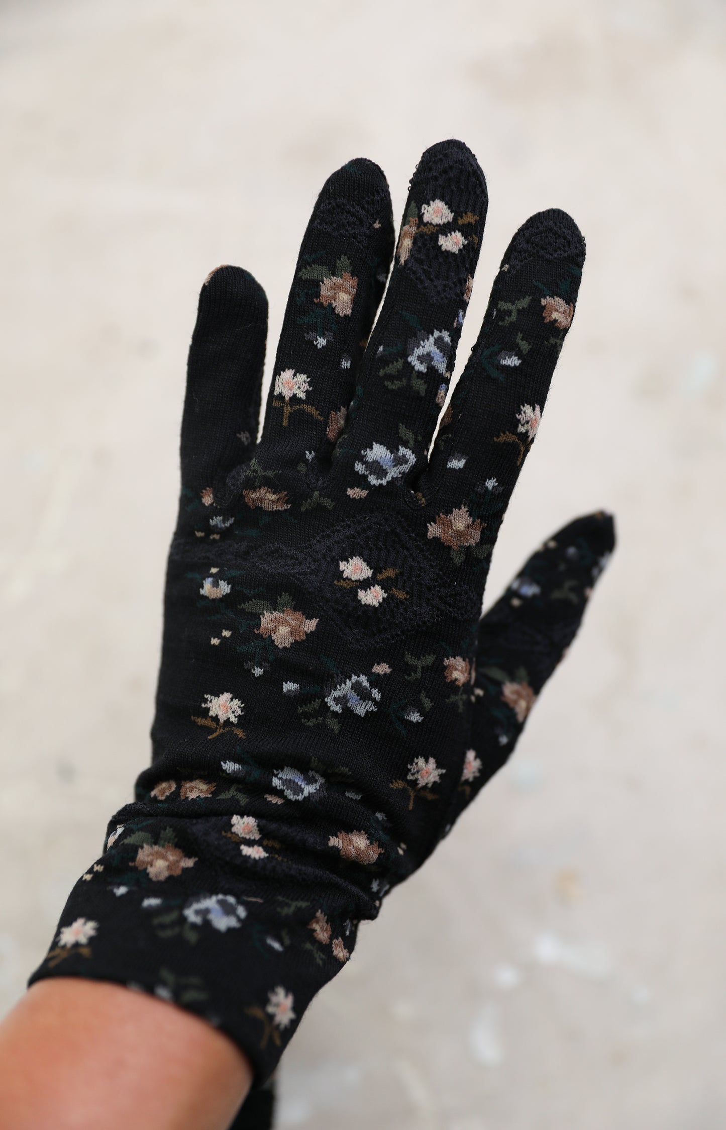 Black Rose Gloves