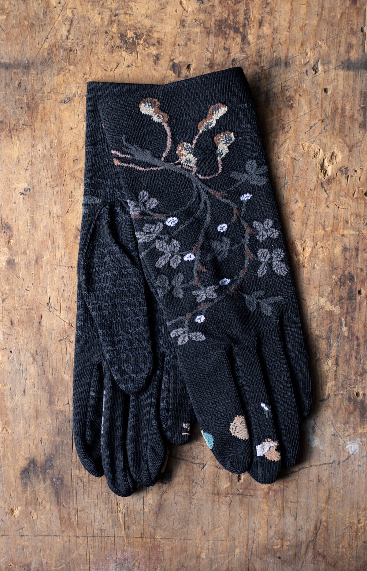 Black Peanut Tree Gloves