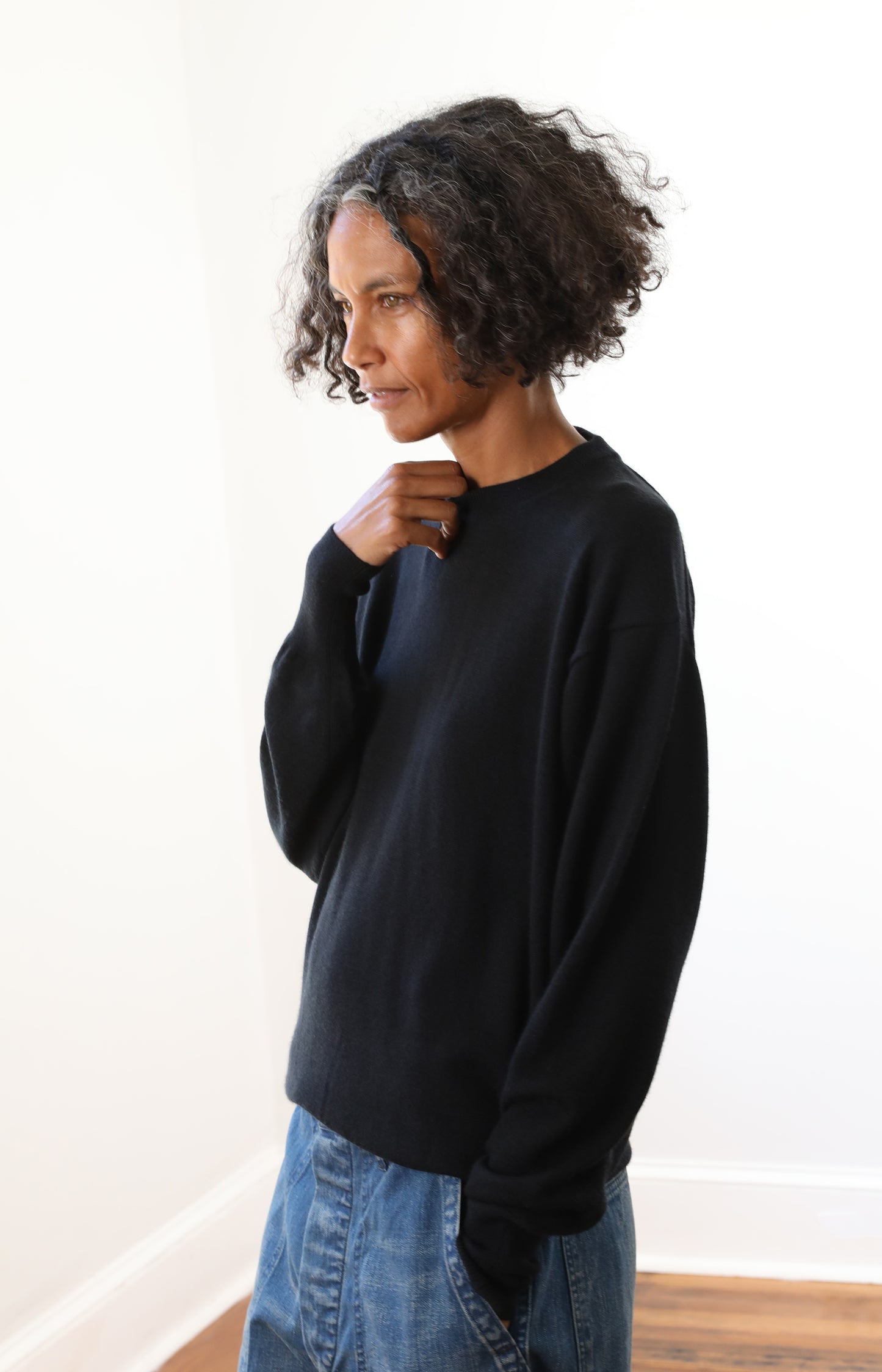 Black Cashmere Crewneck Sweater