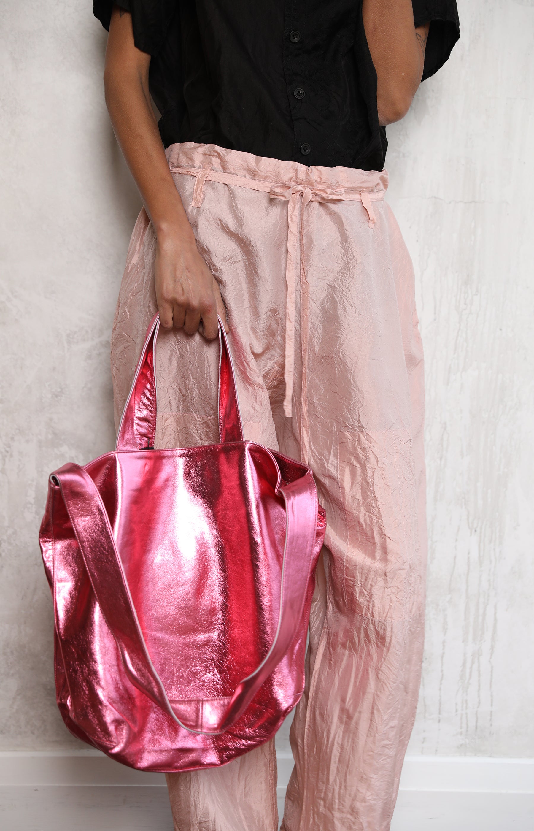 Metallic Pink Leather Tote Bag with Decorative 2024 Patches