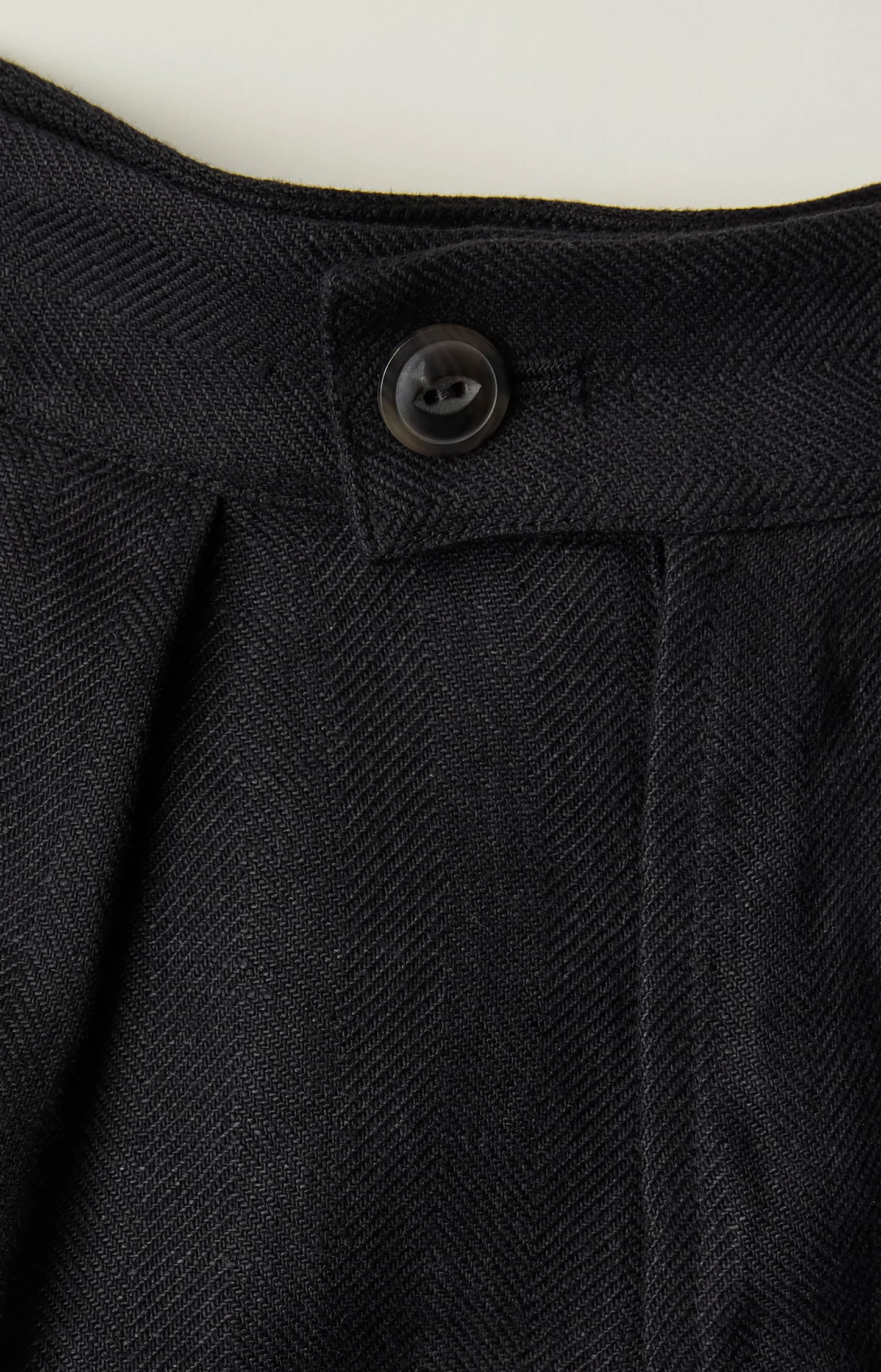 Black Irish Linen Herringbone Triangle Shorts