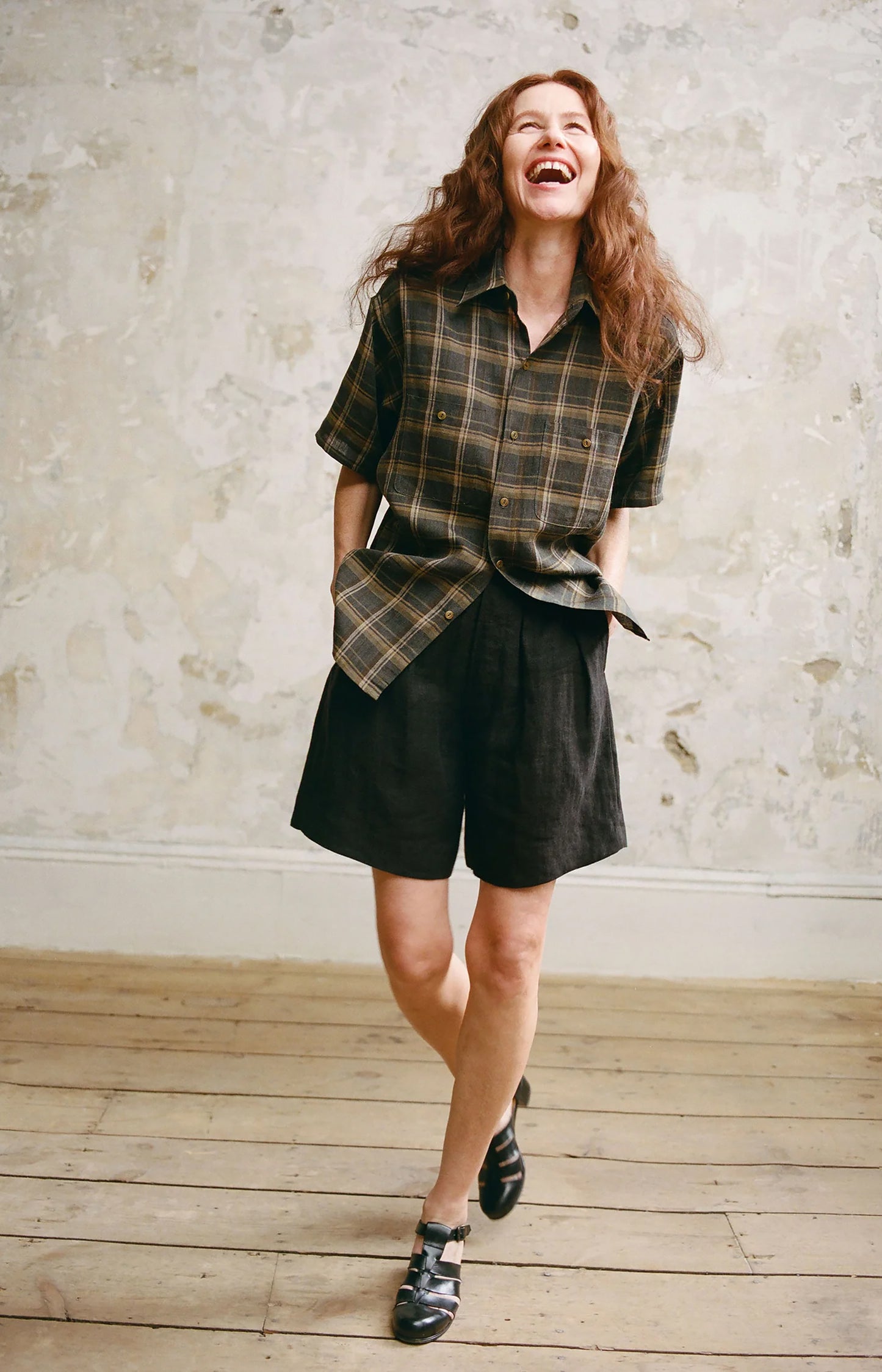 Black Irish Linen Herringbone Triangle Shorts